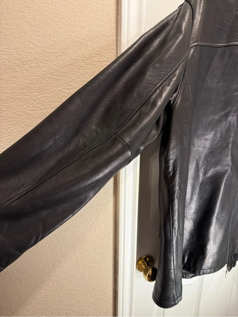 Roundtree & Yorke Men's Black Leather Zip Front Bomber Jacket